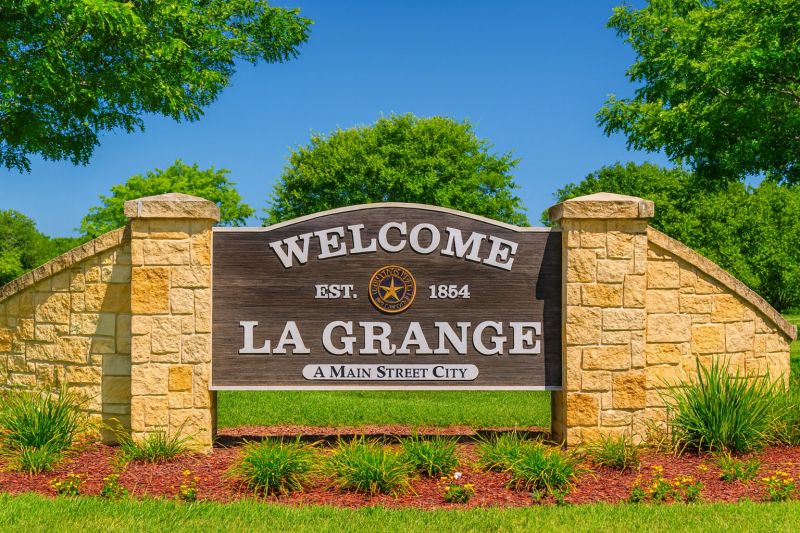 Weeding And Mulching in La Grange, TX